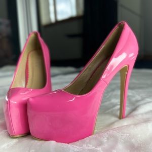 Maiernisi Pink Platform shoe.